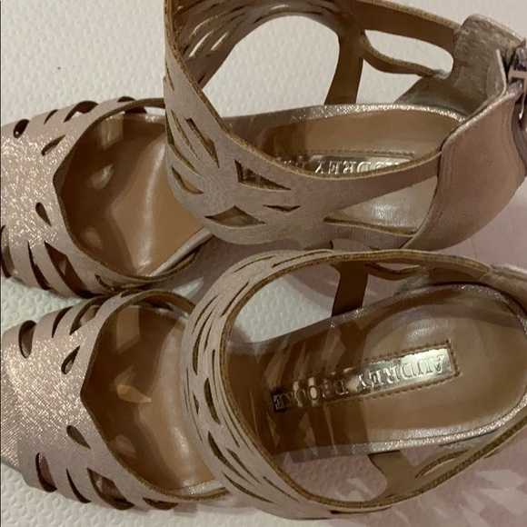 Heels - Picture 4 of 5